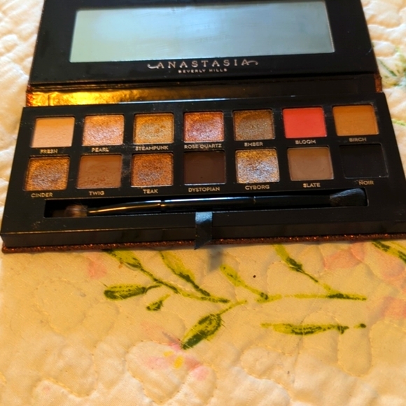 Makeup palette bundle. Some swatched or lightly used some more than others. - Picture 9 of 9